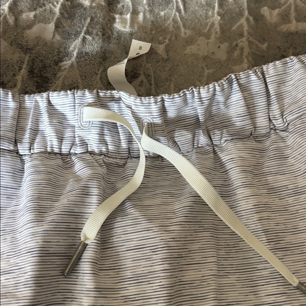 Lululemon On The Fly Skirt Skirt. Size 8. Worn once - Picture 2 of 6
